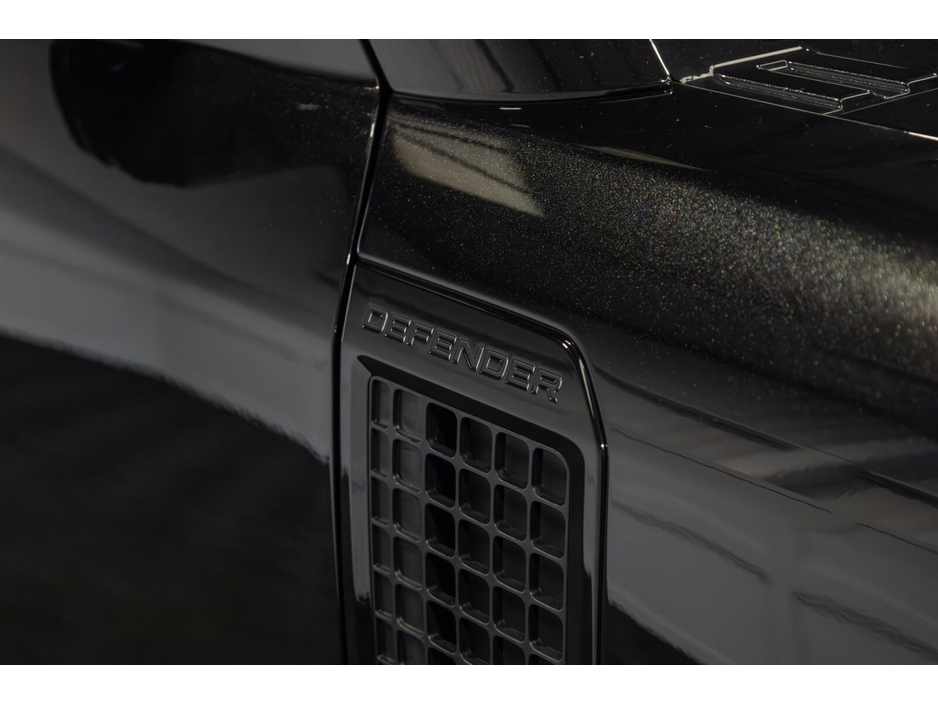 2023 Land Rover Defender - image 14