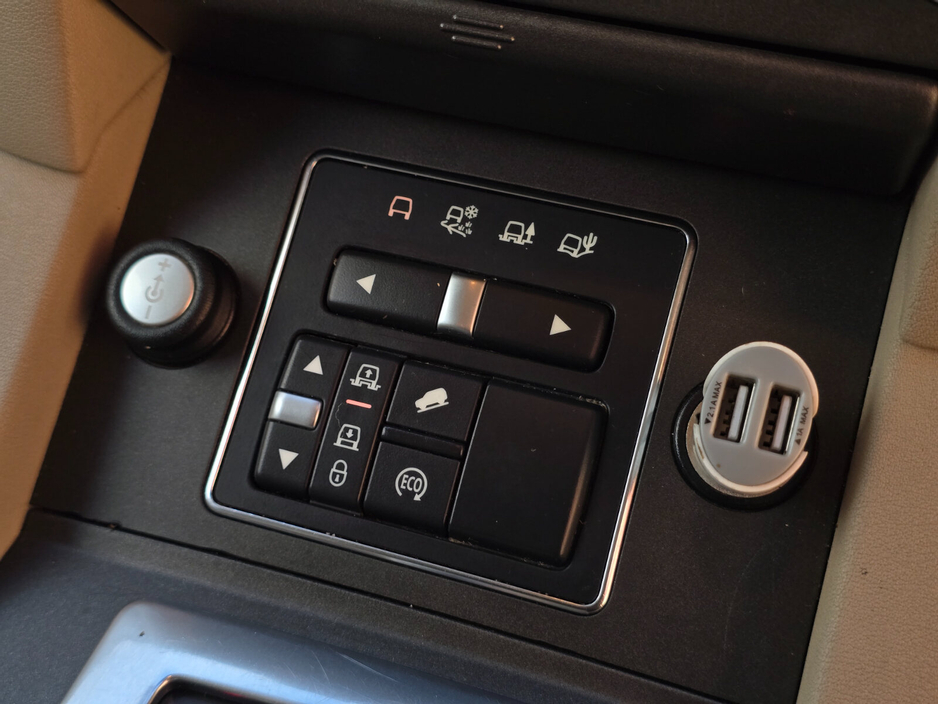 2014 Land Rover Discovery - image 39