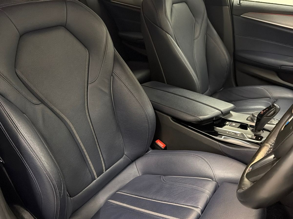 2019 BMW 5 Series - image 12