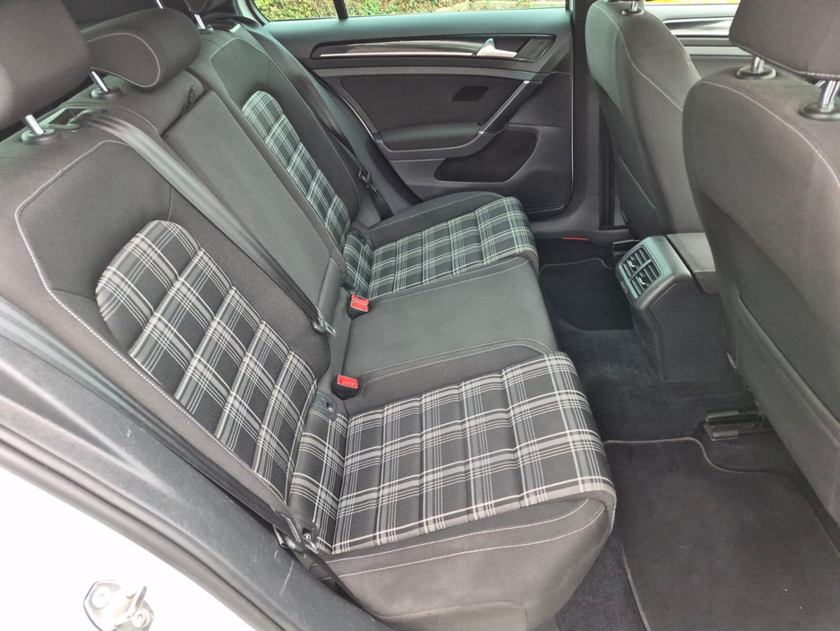 2013 Volkswagen Golf - image 14