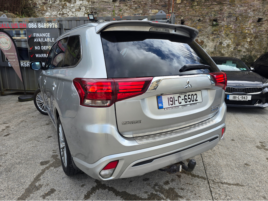 2019 Mitsubishi Outlander - image 7