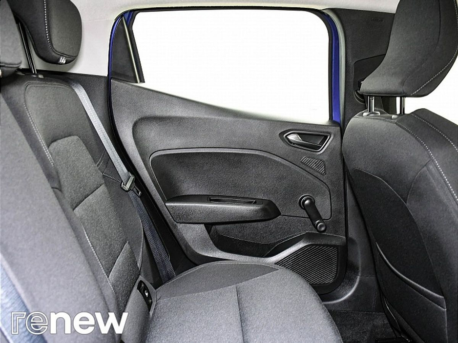 2022 Renault Clio - image 13