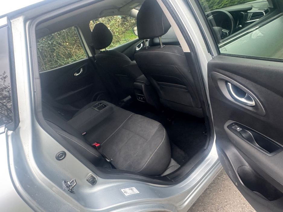 2022 Renault Kadjar - image 8