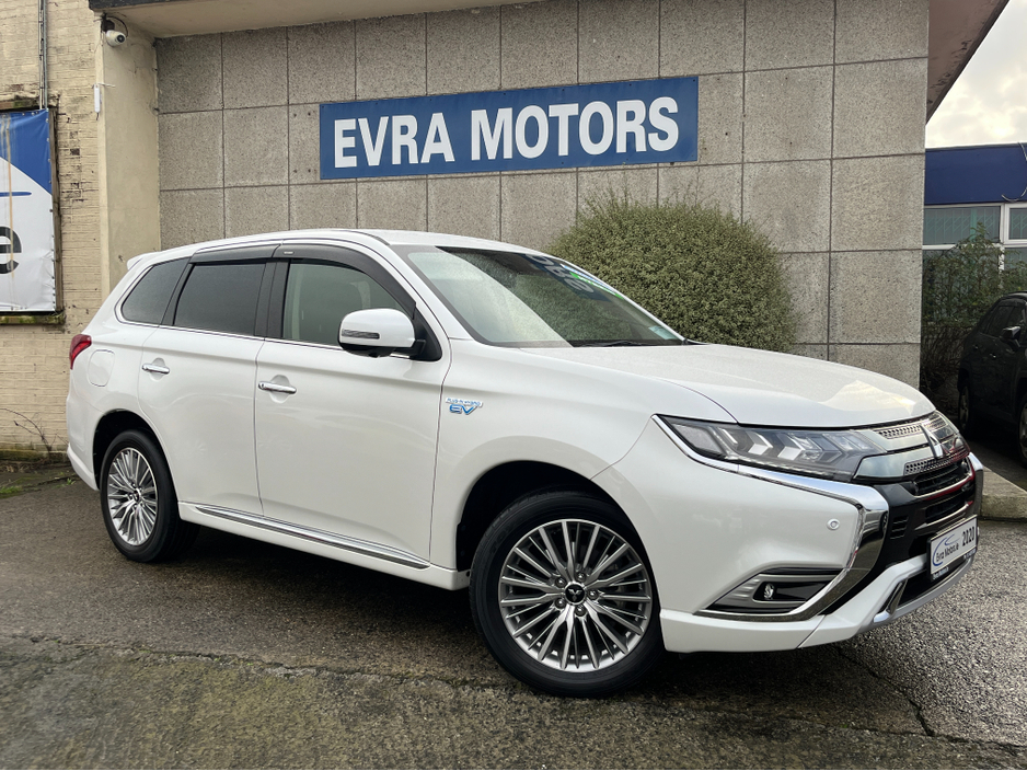 2020 Mitsubishi Outlander 4WD G PLUS AUTOMATIC PLUG IN HYBRID 2.4 PETROL //HIGH SPEC//LOW MILES//HALF LEATHER HEATED SEATS//ELECTRIC DRIVERS SEAT//HEATED STEERING WHEEL// €24,950