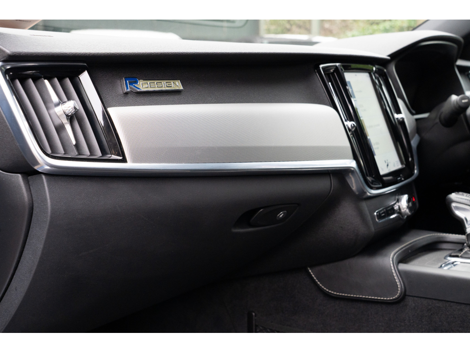 2018 Volvo S90 - image 22
