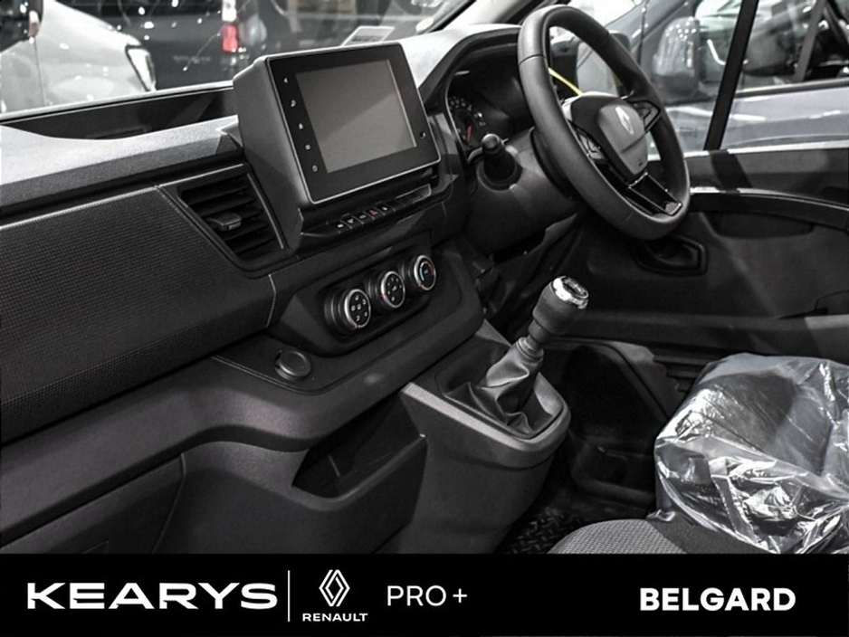 2025 Renault Trafic - image 11