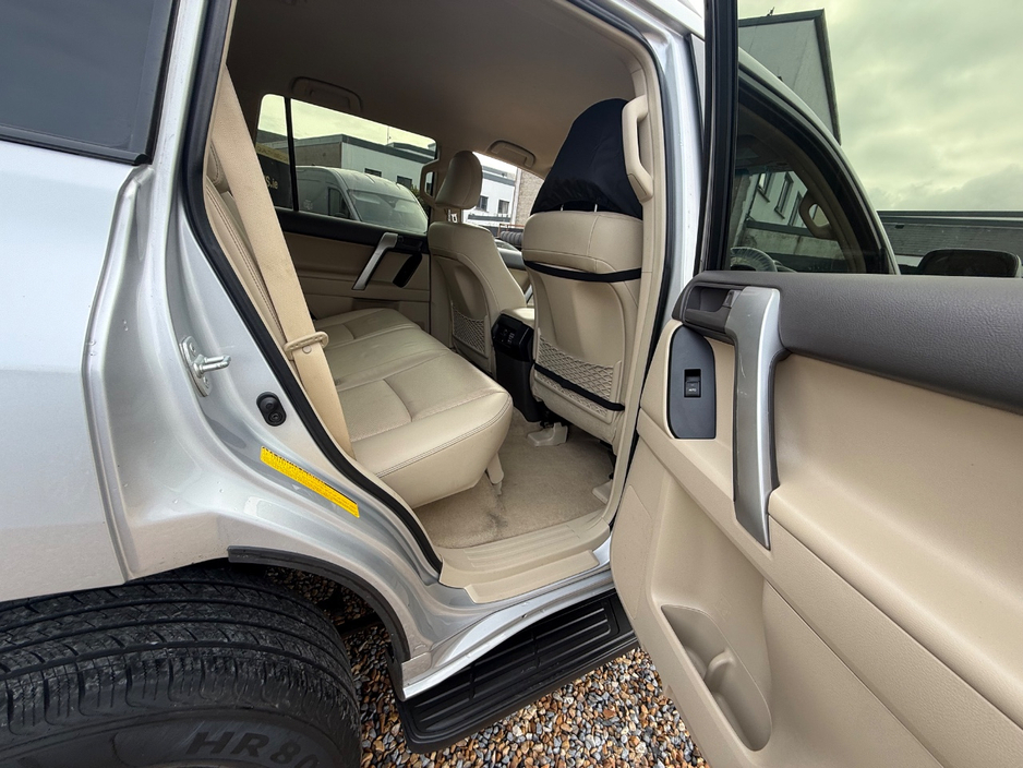 2020 Toyota Landcruiser - image 30