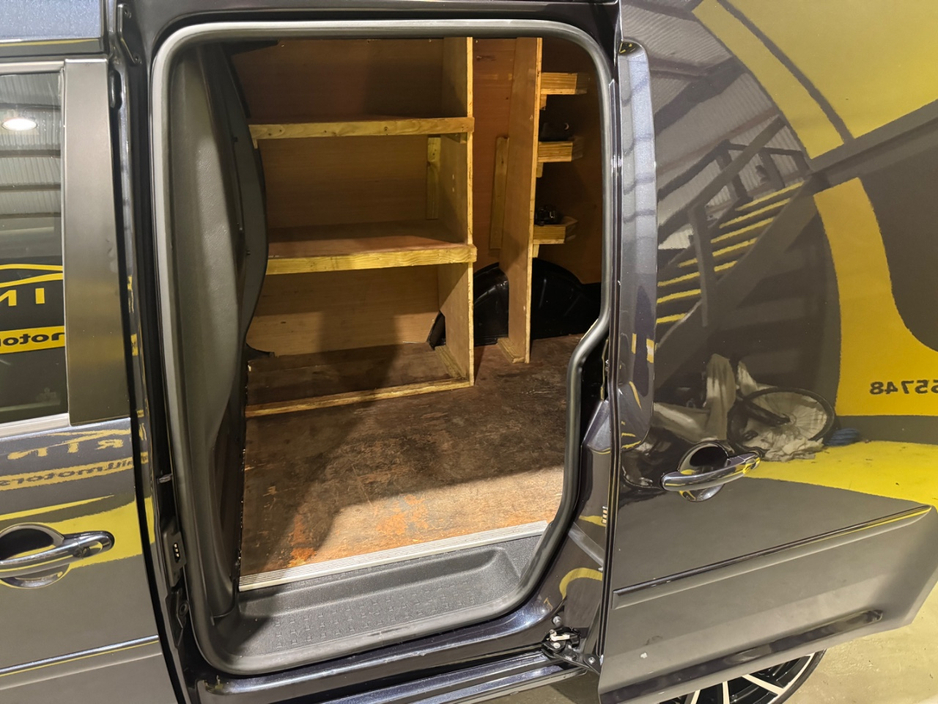 2020 Volkswagen Caddy - image 26