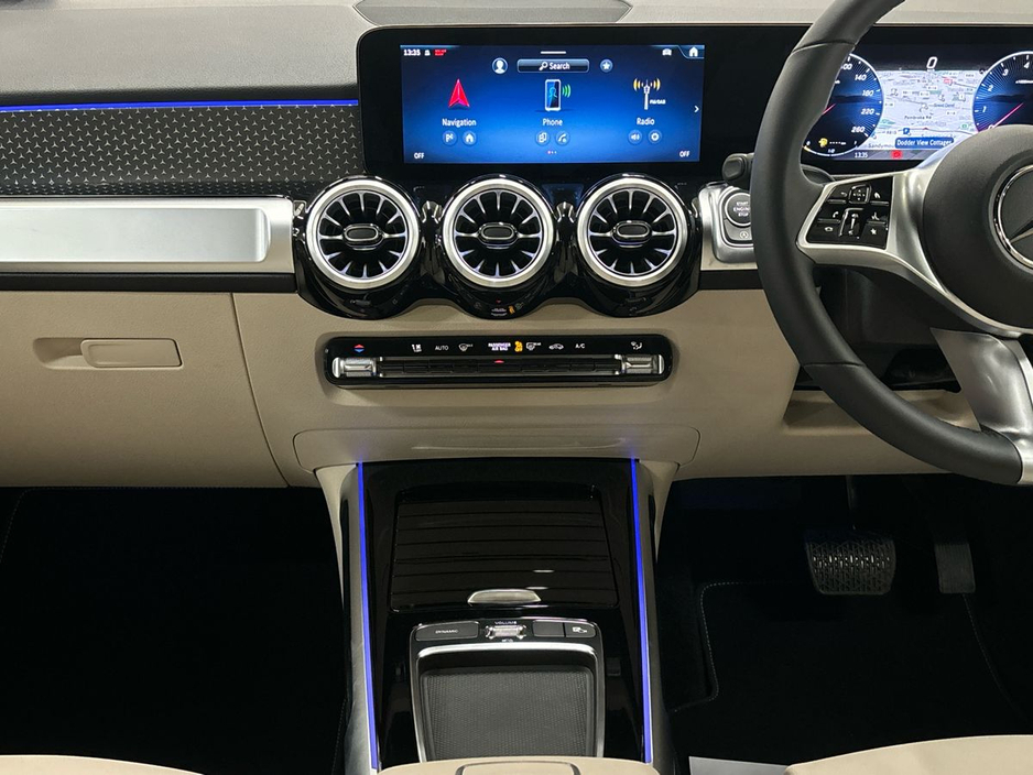 2025 Mercedes-Benz GLB - image 11