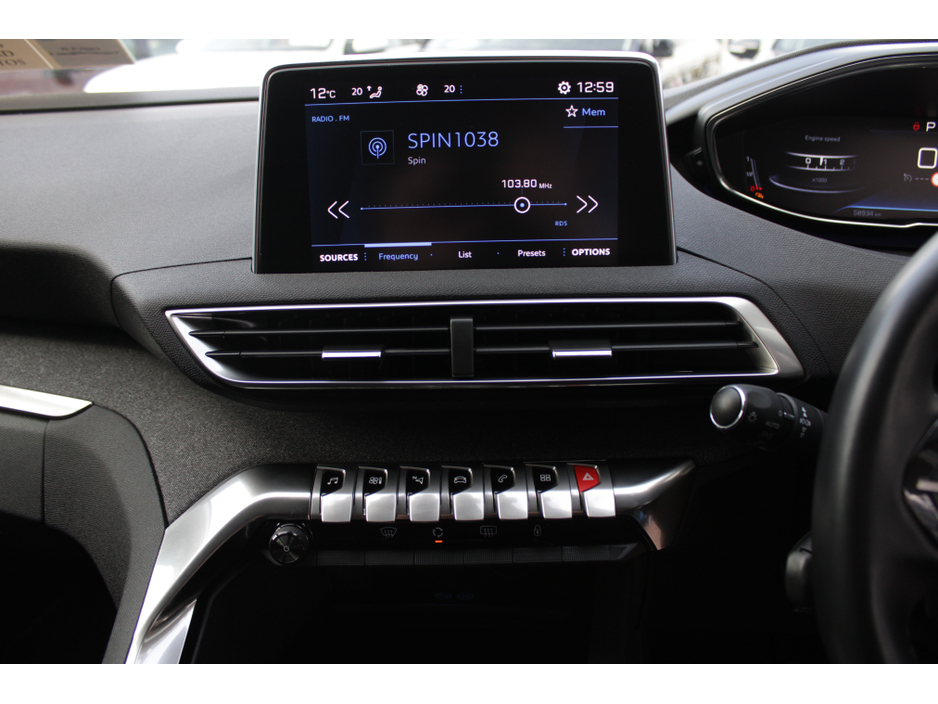 2020 Peugeot 5008 - image 13