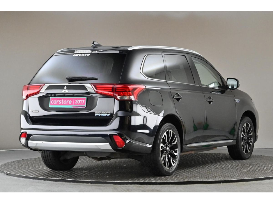 2017 Mitsubishi Outlander - image 9