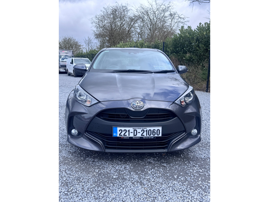 2022 Toyota Yaris - image 3