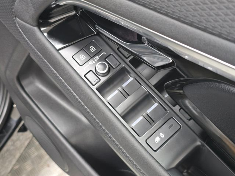 2021 Land Rover Range Rover Evoque - image 32