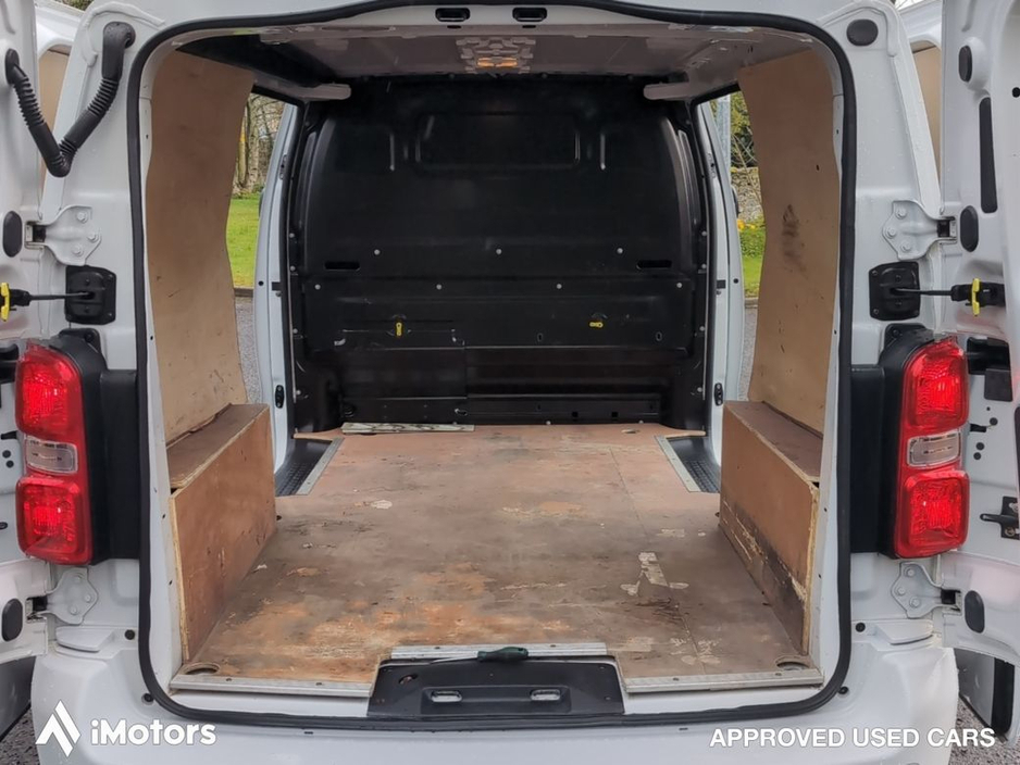 2022 Vauxhall Vivaro - image 11