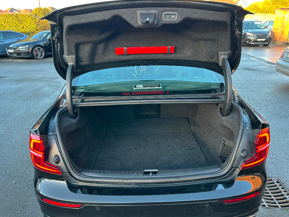 2019 Volvo S60 - image 13