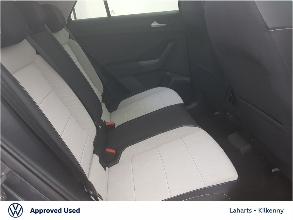 2023 Volkswagen T-Roc - image 26