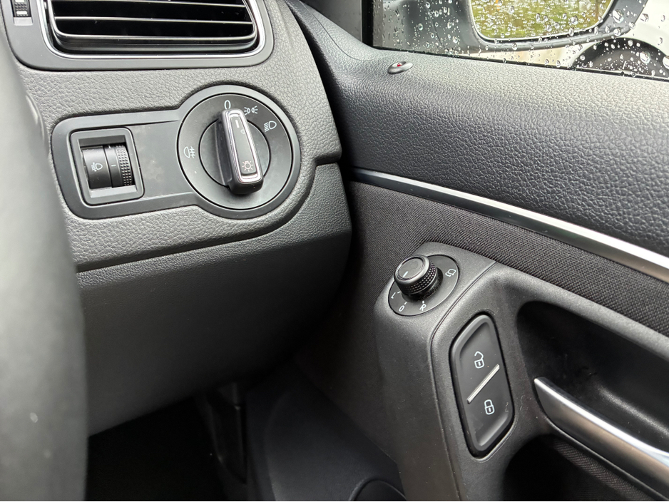 2014 Volkswagen Polo - image 14