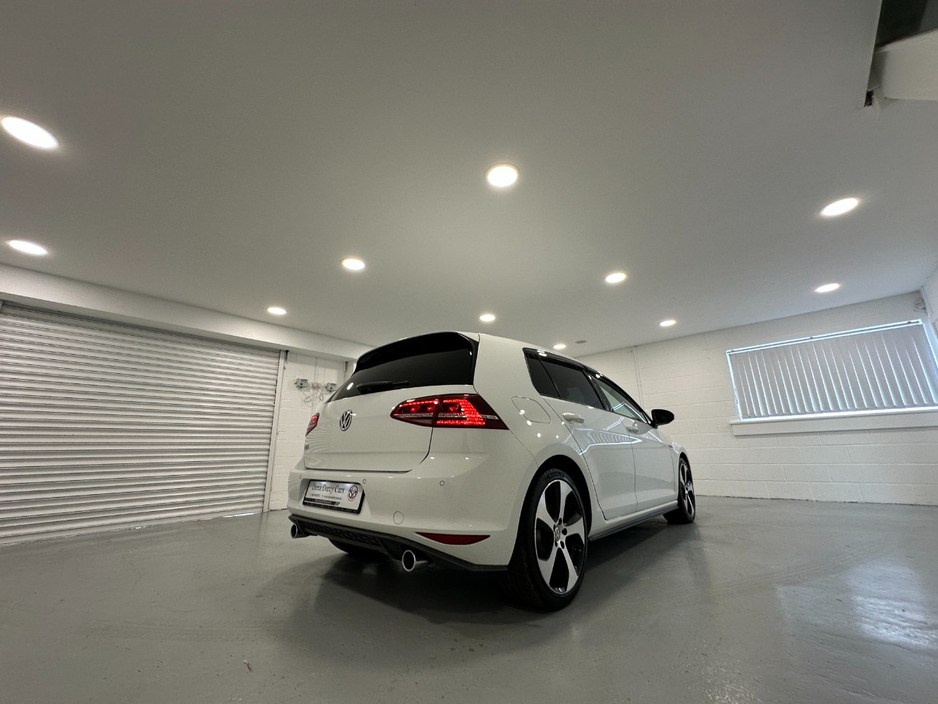 2014 Volkswagen Golf - image 17