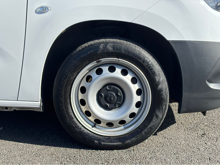 2022 Vauxhall Combo - image 11