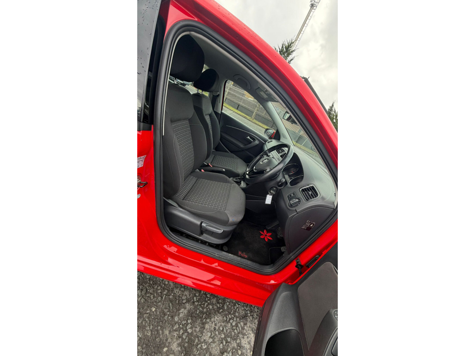 2015 Volkswagen Polo  €11,000