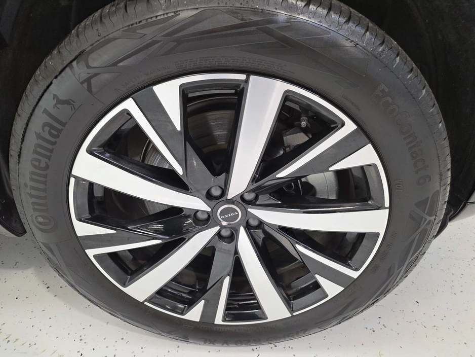 2025 Volvo XC90 - image 7