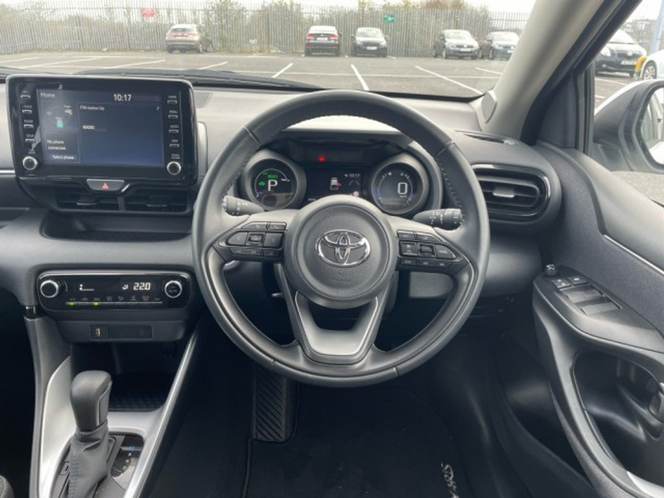2023 Toyota Yaris - image 9