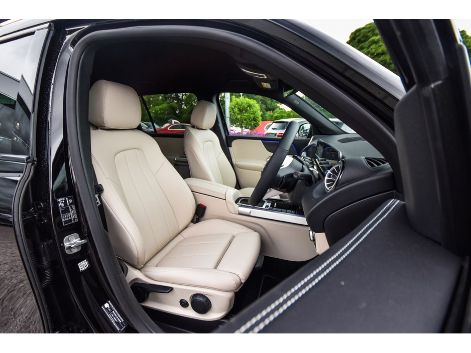 2025 Mercedes-Benz GLB - image 11