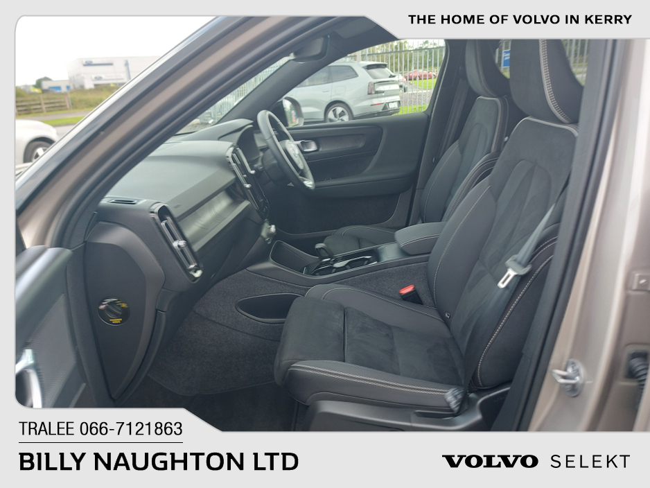 2024 Volvo XC40 - image 18