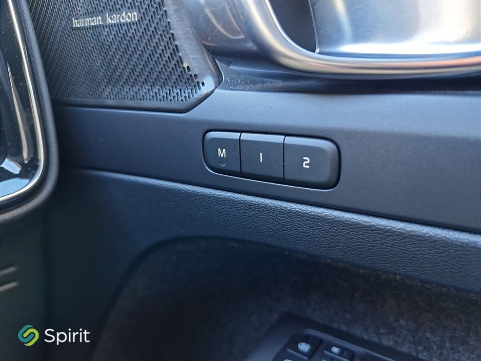 2022 Volvo XC40 Fully Electric, 231HP, Ultimate. Panoramic Sunroof, F&R Heated Seats, Adaptive Cruise Control With Pilot Assist, Apple & Android Car Play, Harmon Kardon Premium Sound, Volvo On Call, BLIS CTA €34,950