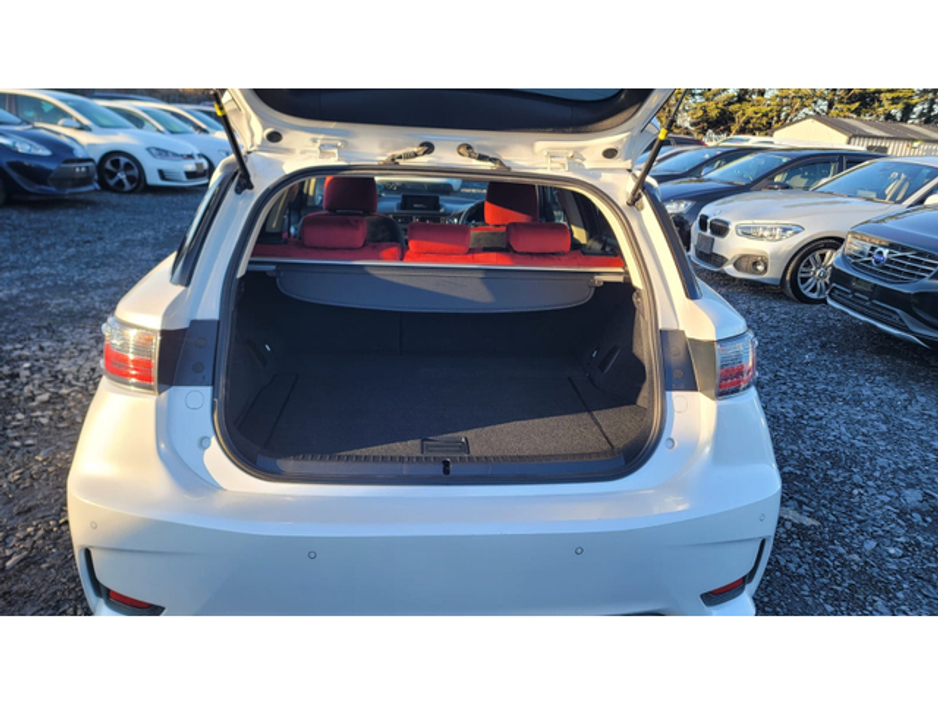 2016 Lexus CT 200 h - image 13