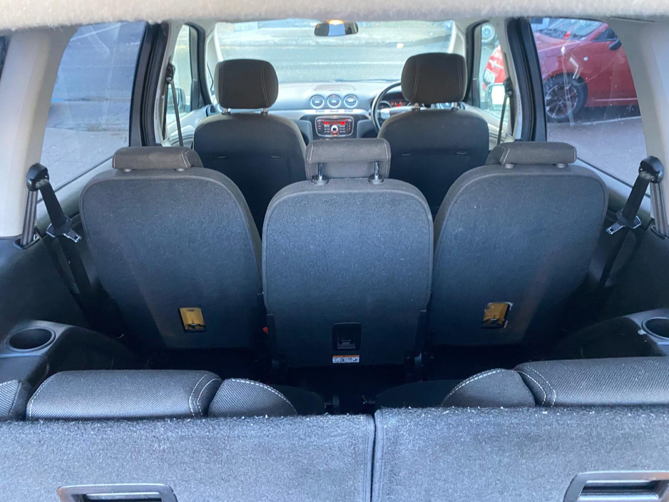 2013 Ford Galaxy - image 7