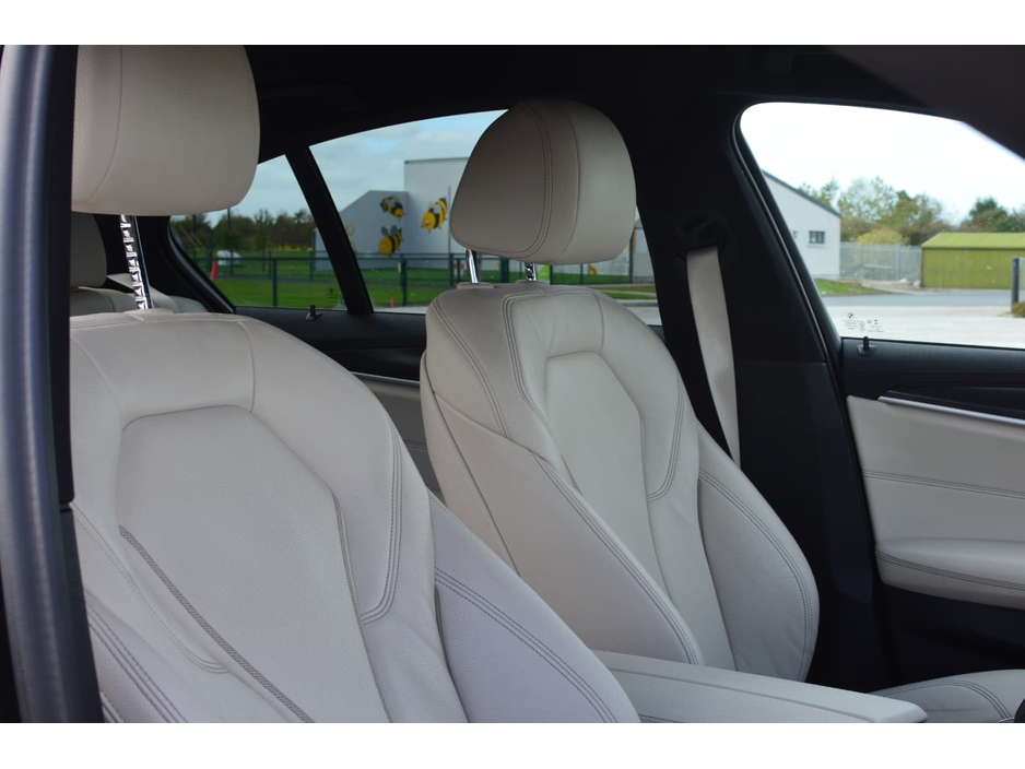 2023 BMW 5 Series - image 14