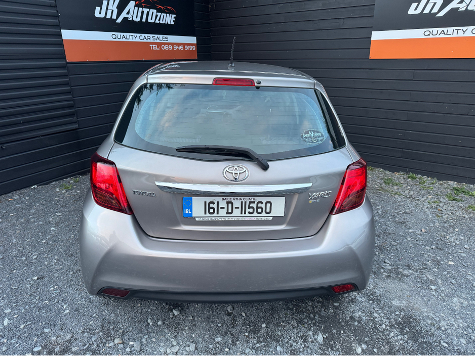 2016 Toyota Yaris - image 5