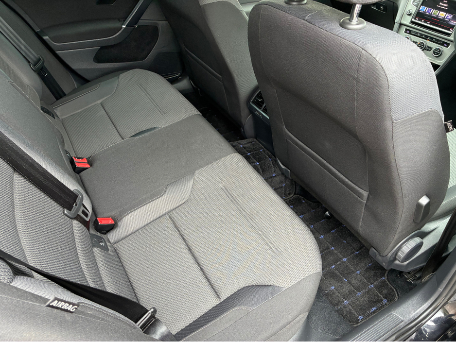 2015 Volkswagen Golf - image 15