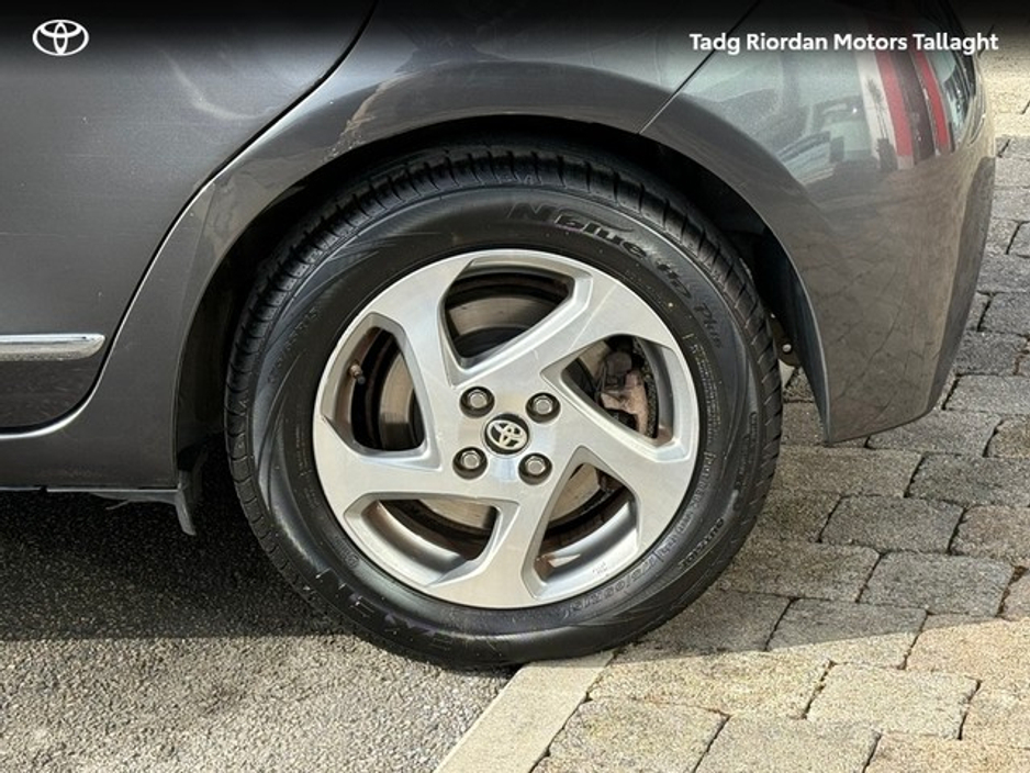 2016 Toyota Yaris - image 6