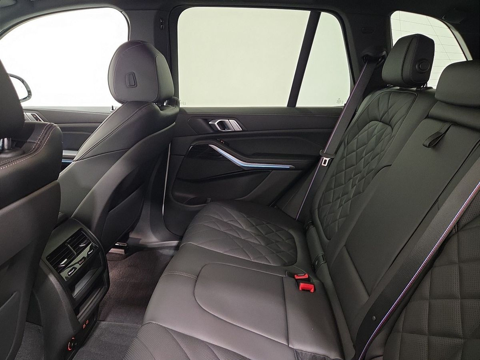 2025 BMW X5 - image 11