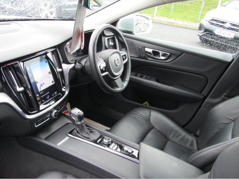 2020 Volvo V60 - image 9