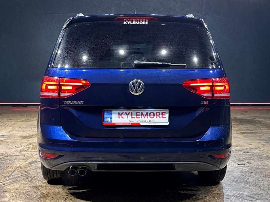 2017 Volkswagen Touran - image 4