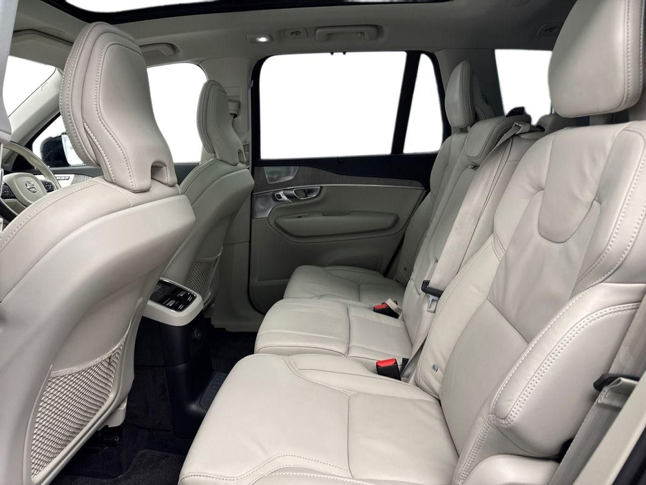 2023 Volvo XC90 - image 10