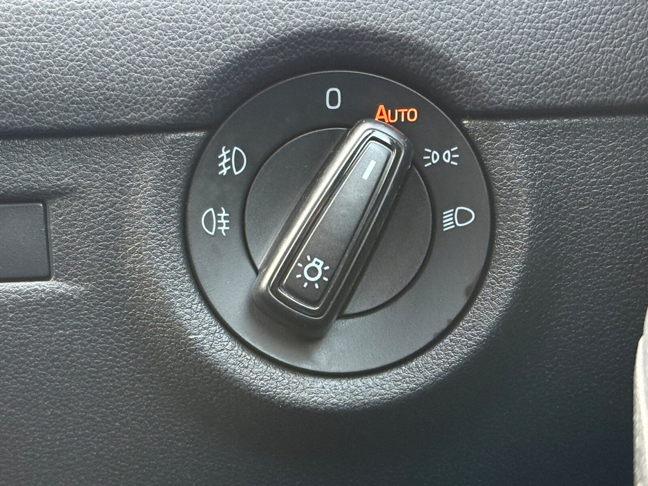 2016 Skoda Octavia - image 20