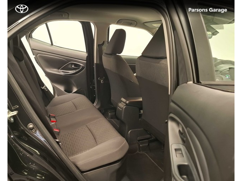 2023 Toyota Yaris Cross - image 11