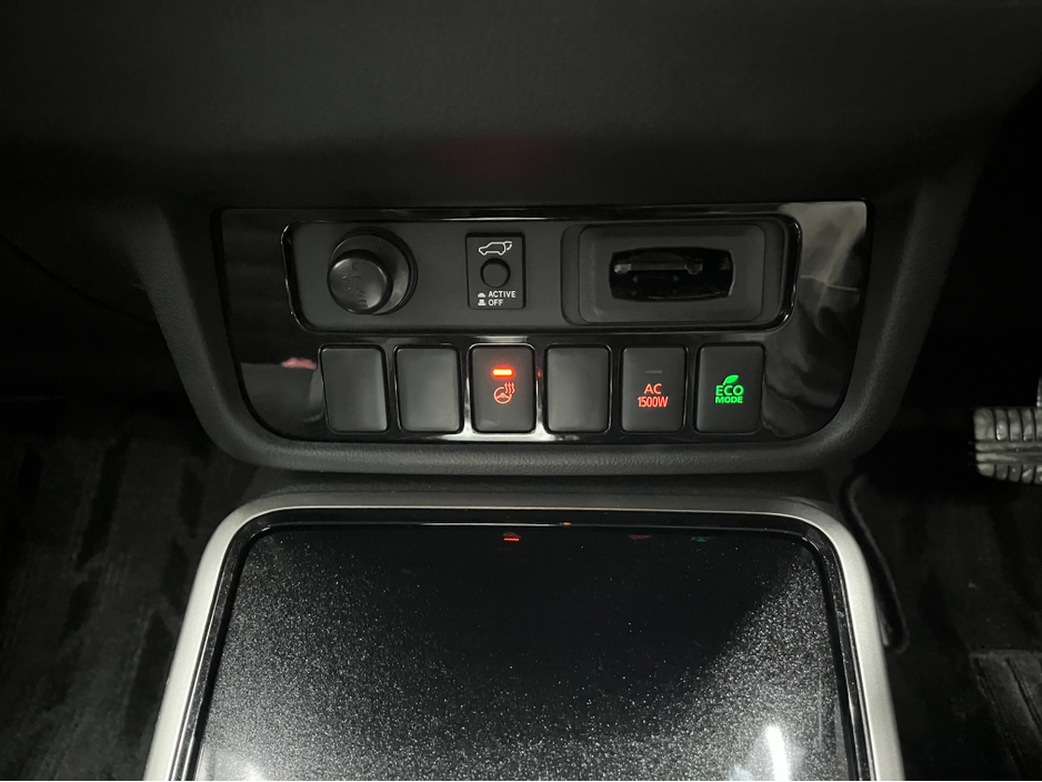 2020 Mitsubishi Outlander €23950 2020 MITSUBISHI OUTLANDER PHEV G 2.4 AUTOMATIC / CRUISE CONTROL / 360° PARKING CAMERA / ELECTRIC HEATED SEATS / HEATED STEERING WHEEL / PADDLE SHIFTERS €23,950