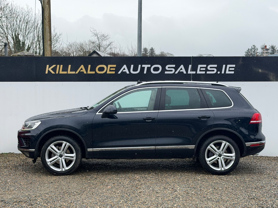 2016 Volkswagen Touareg - image 6