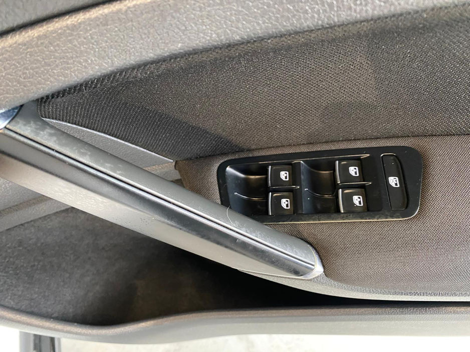 2016 Volkswagen Golf - image 18