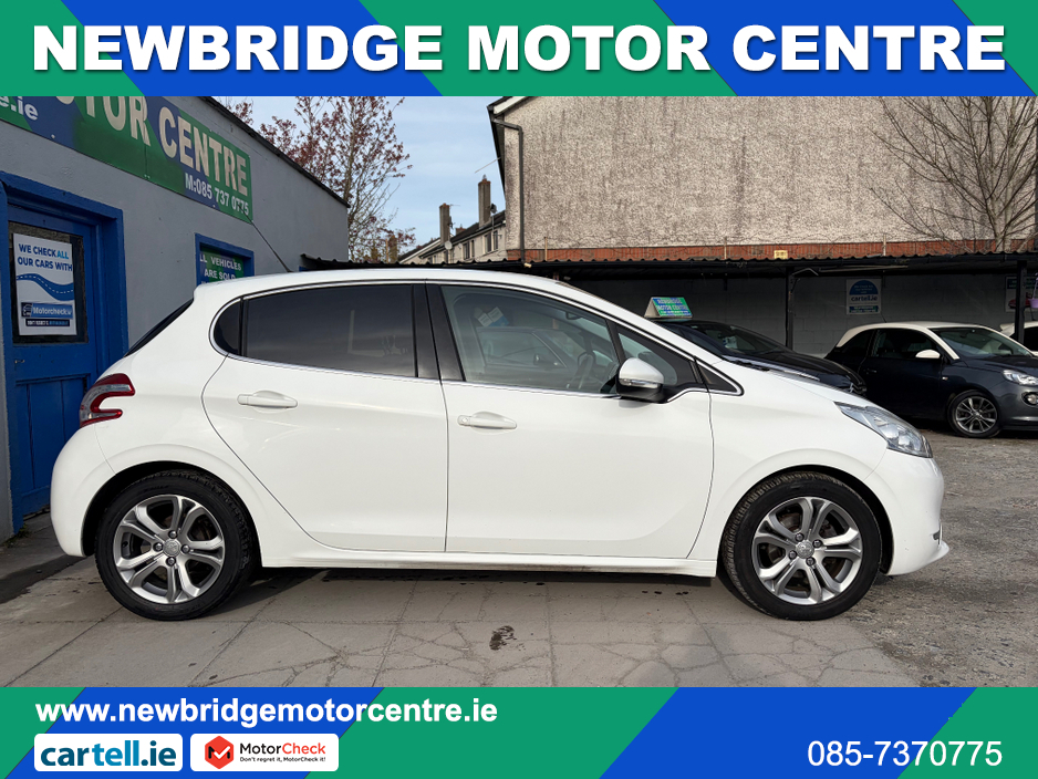 2014 Peugeot 208 - image 5