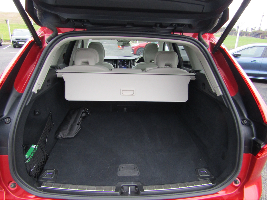 2024 Volvo XC60 T6 PHEV PLUS BRIGHT AWD 5