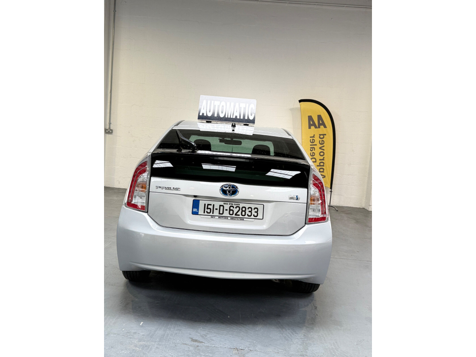 2015 Toyota Prius - image 6