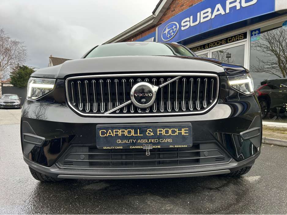 2023 Volvo XC40 - image 3