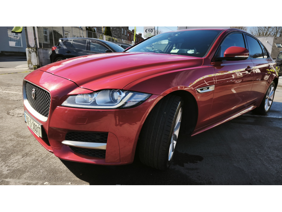 2016 Jaguar XF - image 5