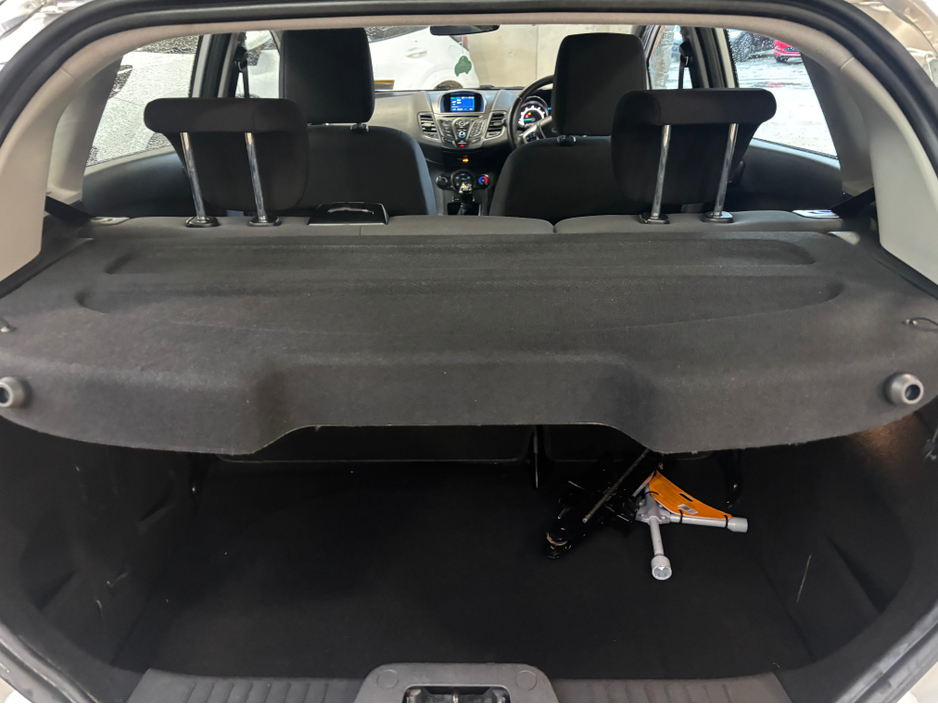 2016 Ford Fiesta - image 4